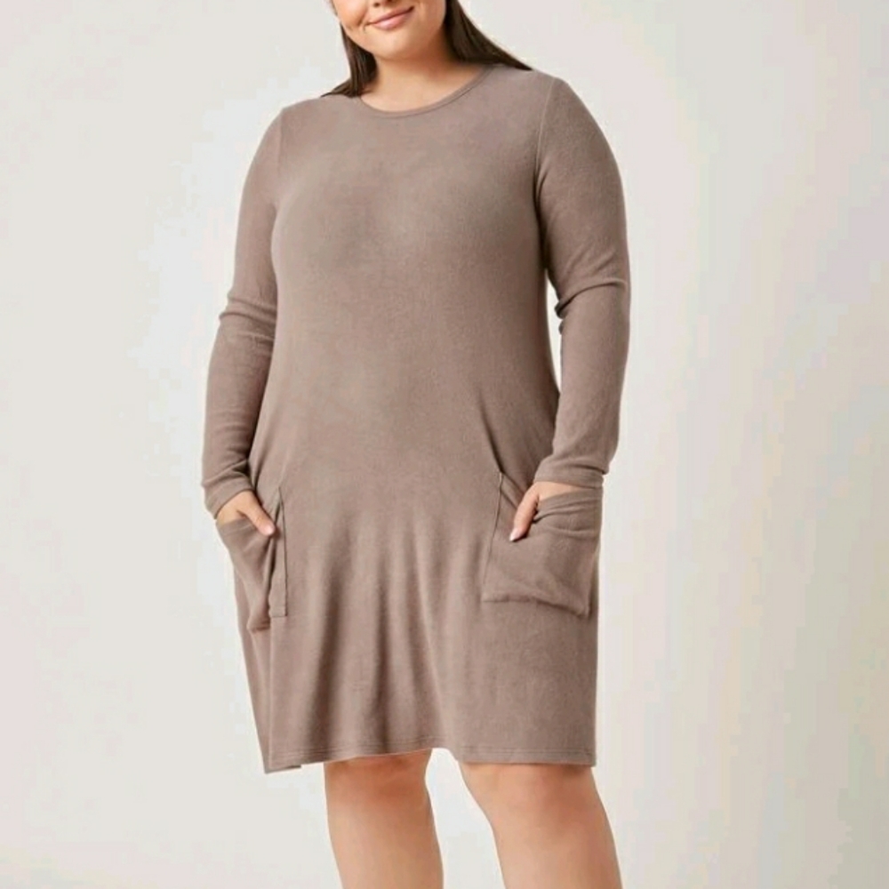 NEW Plus Pocket Dress - Picture 5 of 11